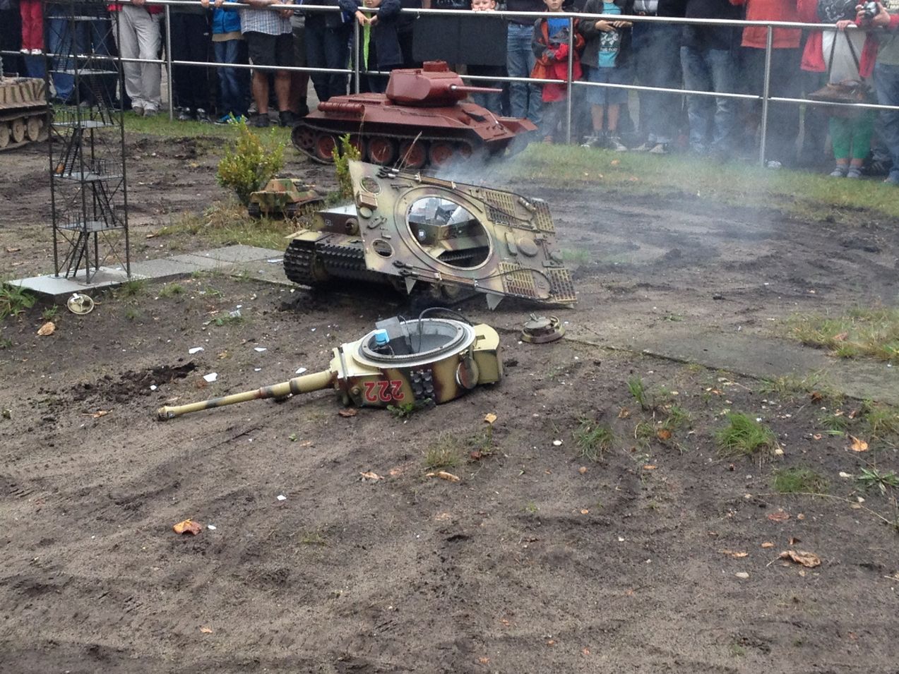 Panzermodell unter Beschuss01